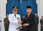 Lantik Pj Bupati Cirebon, Bey Machmudin Minta Komitmen Layani Masyarakat