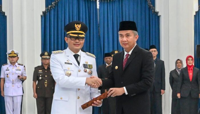 Lantik Pj Bupati Cirebon, Bey Machmudin Minta Komitmen Layani Masyarakat