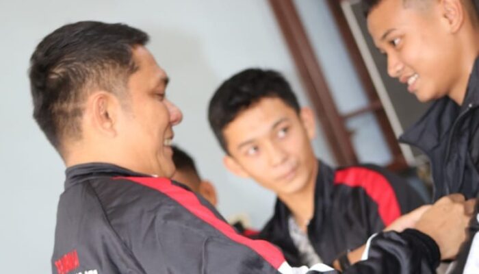 Beri Dukungan Moril, Pembina Porbikawa Abetnego Tarigan Lakukan Pelepasan Atlet Karate Karo