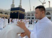 Setahun Bahagia: Refleksi Pernikahan Cut Nadia dan Tengku Dedek di Depan Ka’bah