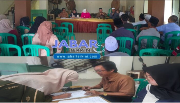 Pembagian Uang Insentif Kepada Guru Mengaji Dan Rapat Pelaksaanaan Maulid Nabi Muhammad SAW di Desa Sukamanah