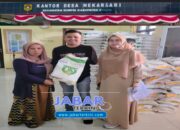 Pembagian Bantuan Beras Bulog 10 Kg Di Desa Mekarsari Kecamatan Rumpin