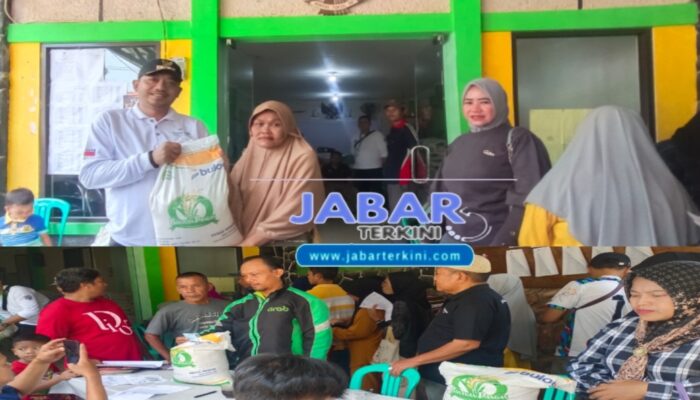 Pembagian Bantuan Beras Bulog 10 Kg Di Desa Cilebut Timur Kecamatan Sukaraja