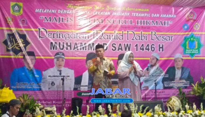 Desa Sukamanah Adakan Peringatan Maulid Nabi Besar Muhammad SAW 1446 H, Pemberian Santunan Anak Yatim Dan Penyematan Selendang Untuk Wisudawan Dan Wisudawati