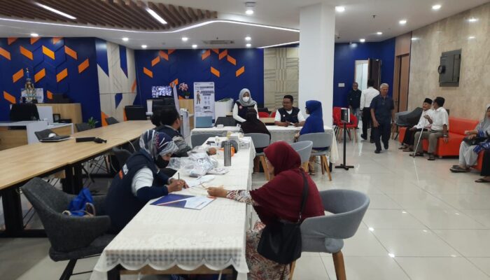 Ratusan Nasabah dan Pensiunan Sumringah, BRI BO Dewi Sartika Berikan Layanan Pemeriksaan Kesehatan Gratis