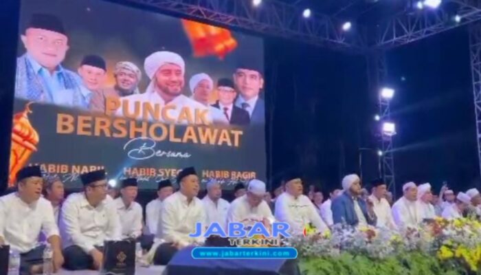 Rudy Susmanto – Ade Ruhandi Dan Sastra Winara Turut Hadir Di Cisarua Bersholawat Bersama Habib Syech Bin Abdul Qodir Assegaf