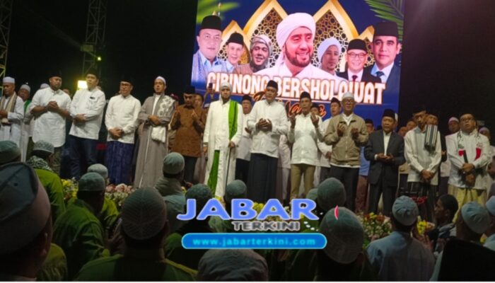 Rudy Susmanto – Ade Ruhandi Beserta Sastra Winara Turut Hadir Di Cibinong Bersholawat Bersama Habib Syech Bin Abdul Qodir Assegaf