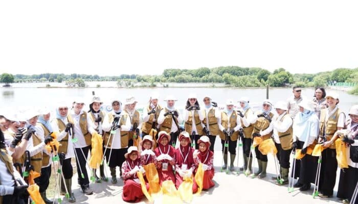 Peringati HPSN 2025, BPLH Gelar Aksi Bersih-bersih di Hutan Mangrove Kabupaten Bekasi
