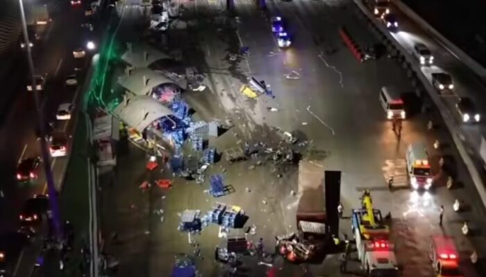 Truk Galon Oleng Tabrak Antrean di GT Ciawi, 8 Orang Meninggal Dunia dan 11 Luka-luka