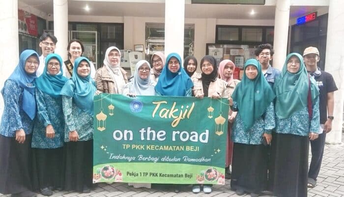 Tim PKK Beji Takjil On The Road di Depok