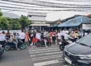 Pokdarkamtibmas Sektor Pancoran Mas Turun Ke Jalan Bagikan Takjil di Bulan Ramadan