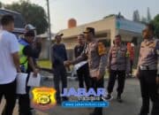 Polsek Cileungsi Berbagi Sarapan Bubur Untuk Buruh Yang Akan Berangkat Ke May Day Di Monas