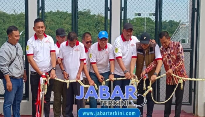 Bupati Bogor Hadiri Peresmian Lapangan Tenis Kapten Muslihat Dan Pemberian Penghargaan Bagi Atlet Berprestasi