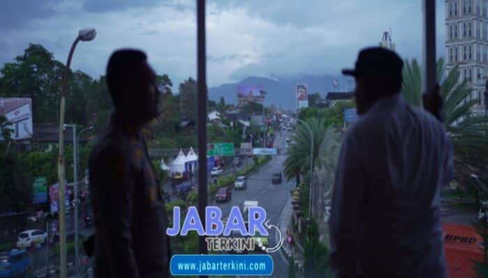 Kapolres Bogor AKBP Rio Wahyu Anggoro, S.H., S.I.K., M.H. Laksanakan Pemantauan Arus Lalu Lintas Jalur Wisata Puncak di Pospol Gadog
