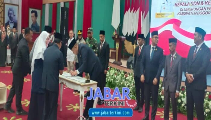Pelantikan Dan Pengambilan Sumpah Janji 329 Kepala SDN Dan SMPN Se – Kabupaten Bogor Oleh Bupati Bogor Rudy Susmanto