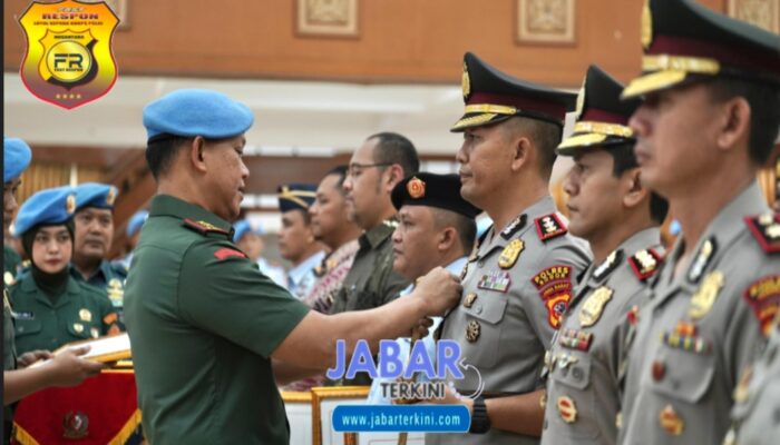 Kapolres Bogor Terima Brevet Kehormatan “Setia Waspada” Dari Paspampres
