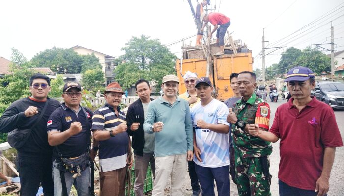 Tiga Pilar Kelurahan Ratu Jaya Tertibkan PKL di Jalan Raya Citayam Depok