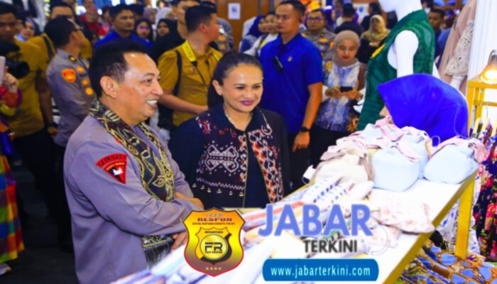 Kapolri Tinjau Bazar Kreasi Bhayangkari Nusantara 2025, Dorong Pertumbuhan UMKM