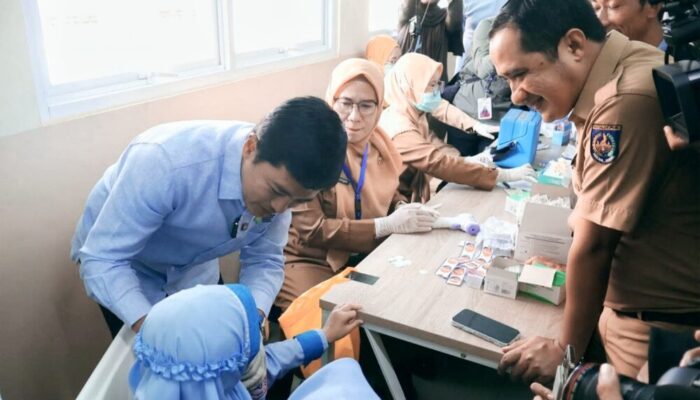 Wamenkes Dante Saksono Tinjau Cek Kesehatan Gratis Bersama Wakil Walikota di SD Prestasi Global Depok