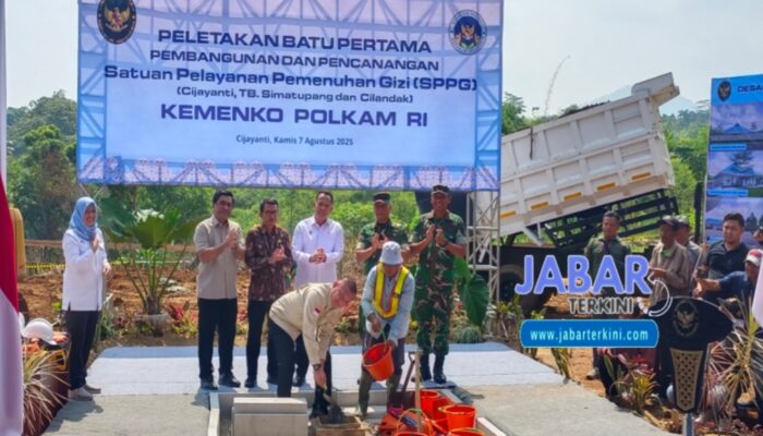 Kemenko Polkam RI Gelar Peletakan Batu Pertama Pembangunan SPPG di Desa Cijayanti