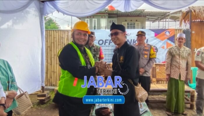 Kick Off Bantuan Keuangan Infrastruktur Desa Batulayang Tahun 2025 Dihadiri Oleh Camat Cisarua