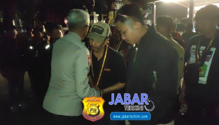 Mahasiswa Dan Anggota Gelar Shalat Ghaib Untuk Almarhum Driver Ojek Online Affan Kurniawan Di Polda Jabar
