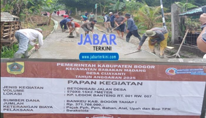 Pemerintah Desa Cijayanti Lakukan Betonisasi Jalan Desa Dengan Anggaran Bankeu 2025