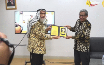 Prof. Dr. Abd al-Fattah El-Awaisi dalam kuliah umum “Beyond 1948” di Universitas Indonesia. (Tangkapan layar/YouTube Universitas Indonesia)