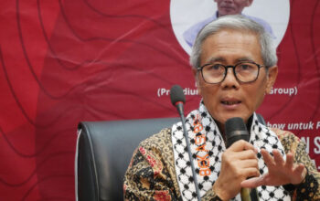 Ketua MUI Bidang Hubungan Luar Negeri dan Kerja Sama Internasional, Sudarnoto Abdul Hakim, saat berbicara dalam sebuah forum diskusi terkait isu kemanusiaan Palestina. Foto: Fah UIN Jakarta (fah.uinjkt.ac.id)