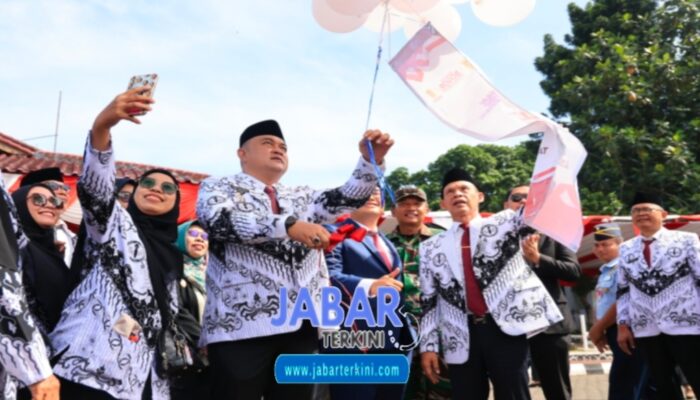 Bupati Bogor Jadi Pembina Upacara Hari Guru Nasional Ke – 80, Apresiasi Guru Kabupaten Bogor