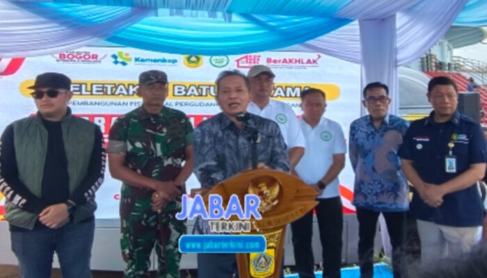 Menteri Koperasi Republik Indonesia Resmikan Pembangunan Fisik Gerai Pergudangan Dan Kelengkapan Koperasi Kelurahan Merah Putih
