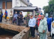 Wali Kota Depok Tinjau Longsor Akibat Hujan Deras di Villa Pertiwi Sukamaju