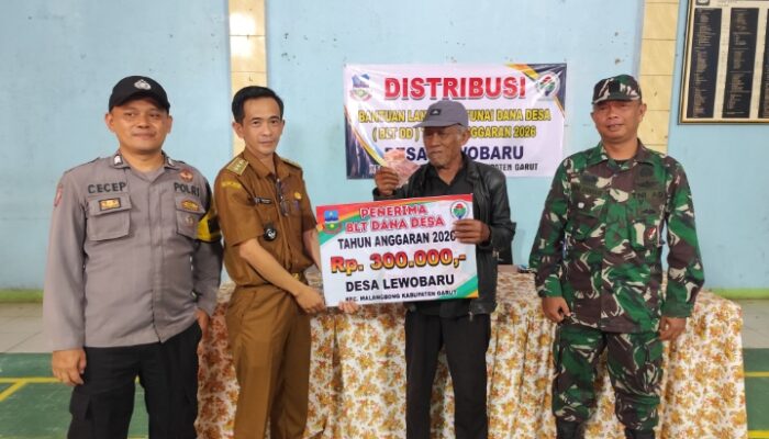BLT DD Cair di Lewo Baru Malangbong, Warga Bersyukur Terima Bantuan
