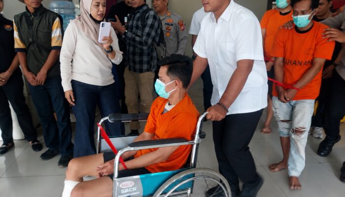 Polisi Depok Tembak Begal, Korban Ditelanjangi di Kuburan Cilodong