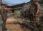 Satpol PP Gusur Lapak Kopi Pangku di Tapos, Atas Laporan Masyarakat