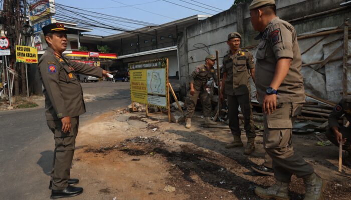 Satpol PP Gusur Lapak Kopi Pangku di Tapos, Atas Laporan Masyarakat