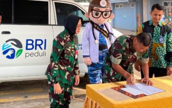 Melalui TJSL BRI Peduli, BRI BO Dewi Sartika Serahkan Bantuan Ambulans untuk RSAU dr. M. Hassan Toto