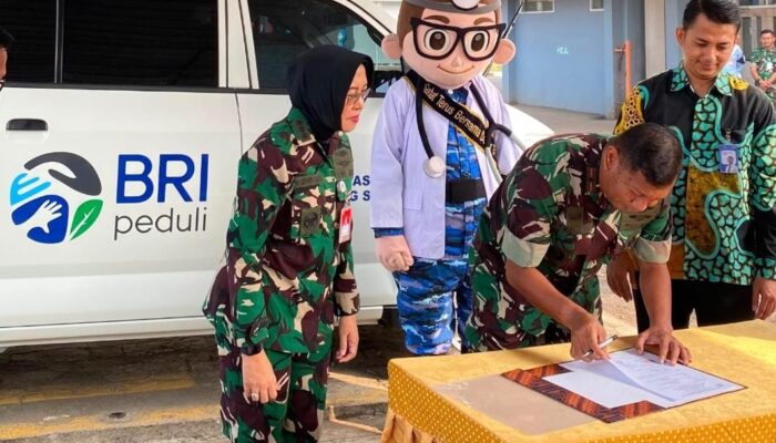 Melalui TJSL BRI Peduli, BRI BO Dewi Sartika Serahkan Bantuan Ambulans untuk RSAU dr. M. Hassan Toto