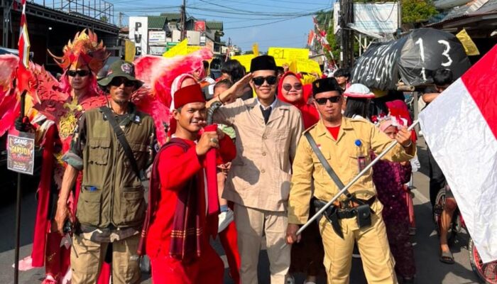 Guncang Leuwinutug! Ratusan Warga RW 01 Tumpah Ruah Arak Replika Alutsista hingga Maskot Kreatif di Pawai Kemerdekaan