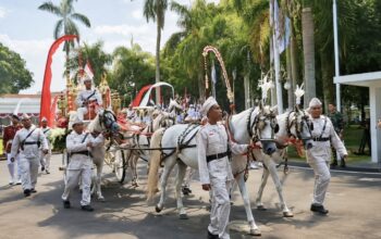 Kirab Bendera Merah Putih HUT RI Ke-81 di Gedung Sate Bandung Dengan Pasukan Berkuda