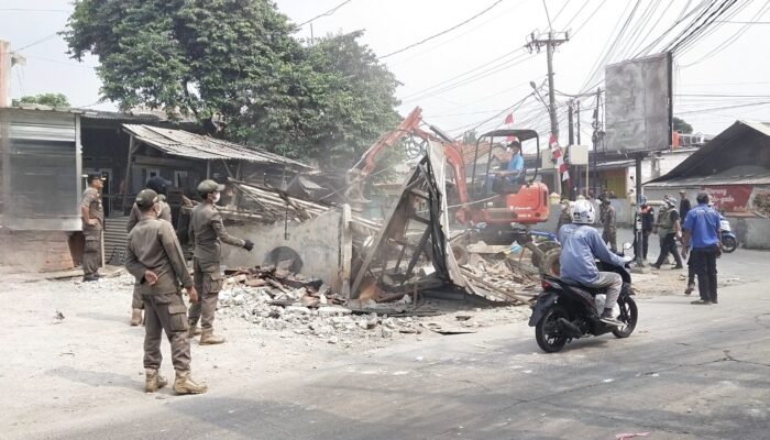 Satpol PP Depok Tertibkan 120 Bangli di Pasir Putih, Warga Sambut Positif